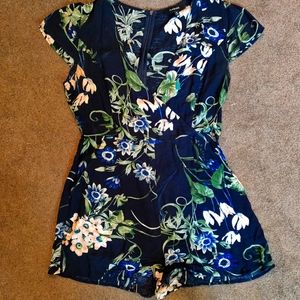 Aakaa floral romper